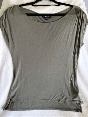 bebe Olive Short Sleeve Scoop Neck Top